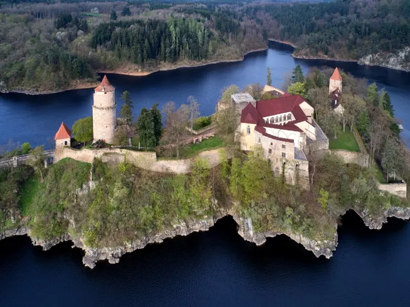 Hrad Zvíkov od vody
